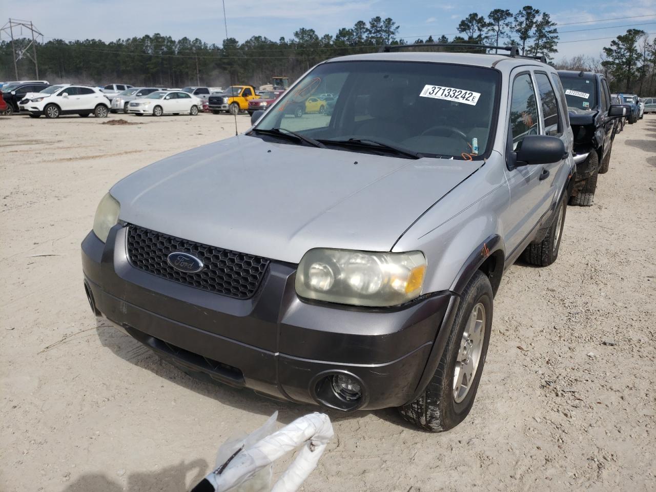 Photo 2 from auction – 2005 FORD ESCAPE XLT with VIN 1FMYU93165KC80448