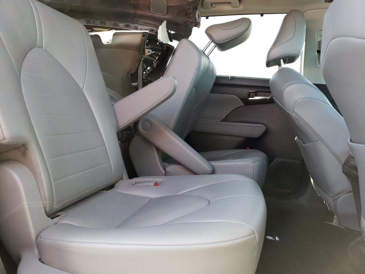 Photo 6 from auction – 2021 TOYOTA HIGHLANDER with VIN 5TDHBRCH7MS522744