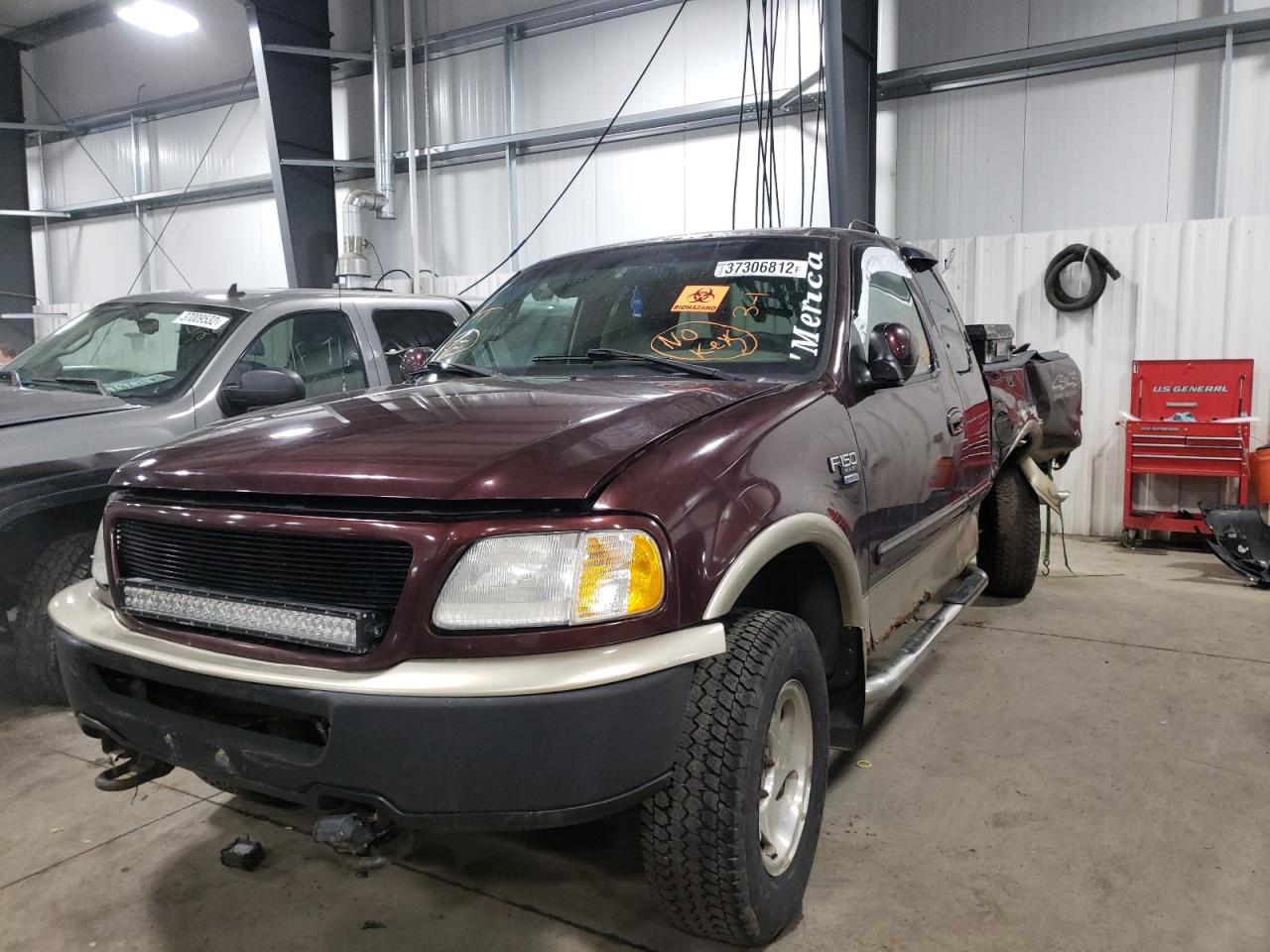 Photo 2 from auction – 2000 FORD F150 with VIN 1FTRX18LXYNA81238