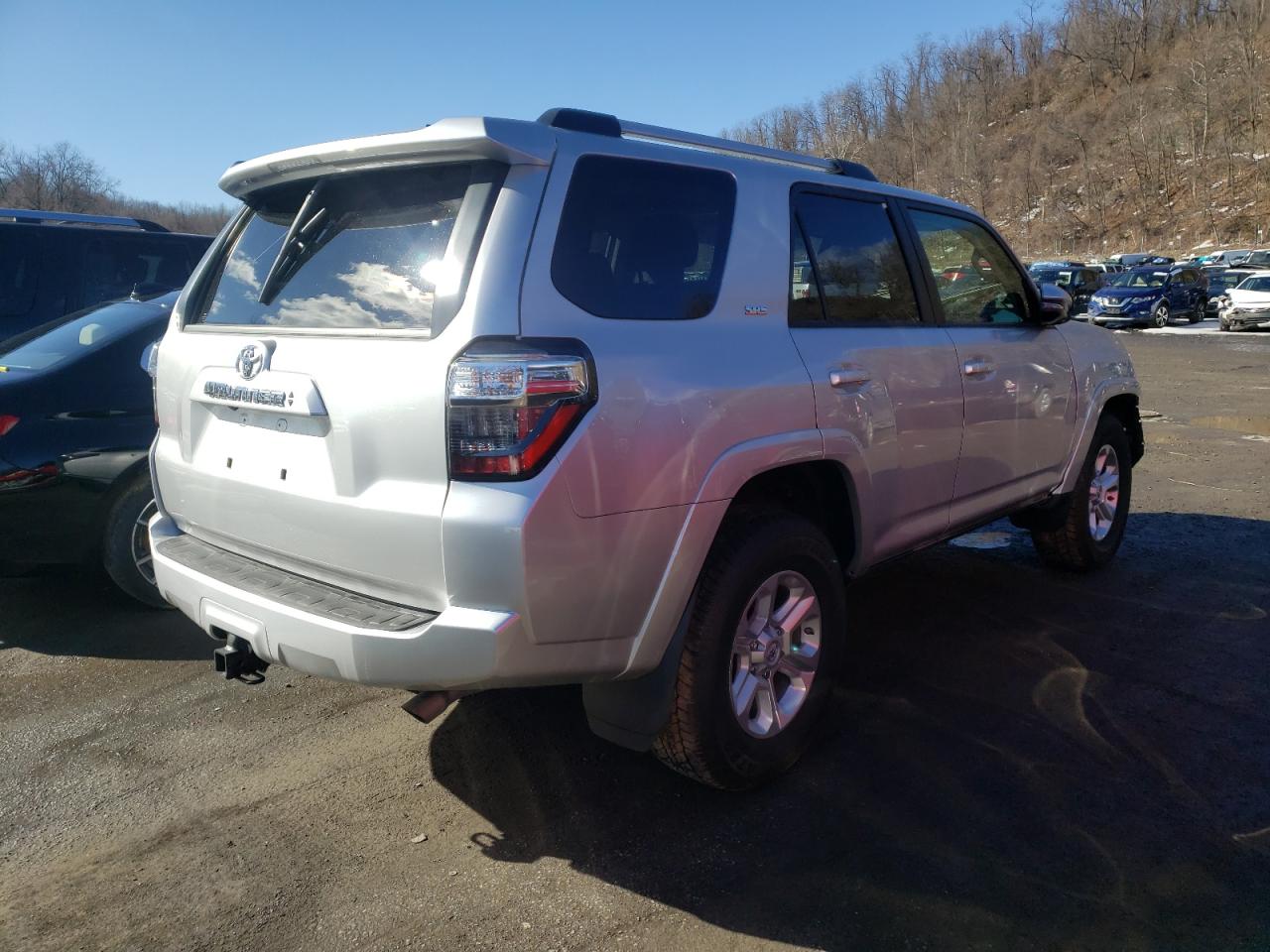 Photo 4 from auction – 2021 TOYOTA 4RUNNER SR with VIN JTEFU5JRXM5250164