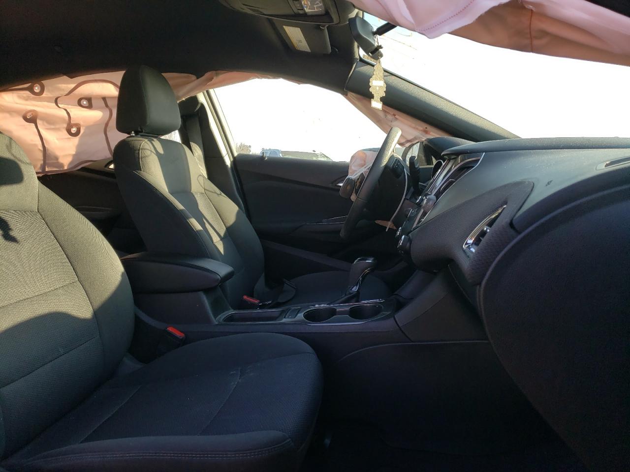 Photo 5 from auction – 2018 CHEVROLET CRUZE LT with VIN 3G1BE6SM1JS545883