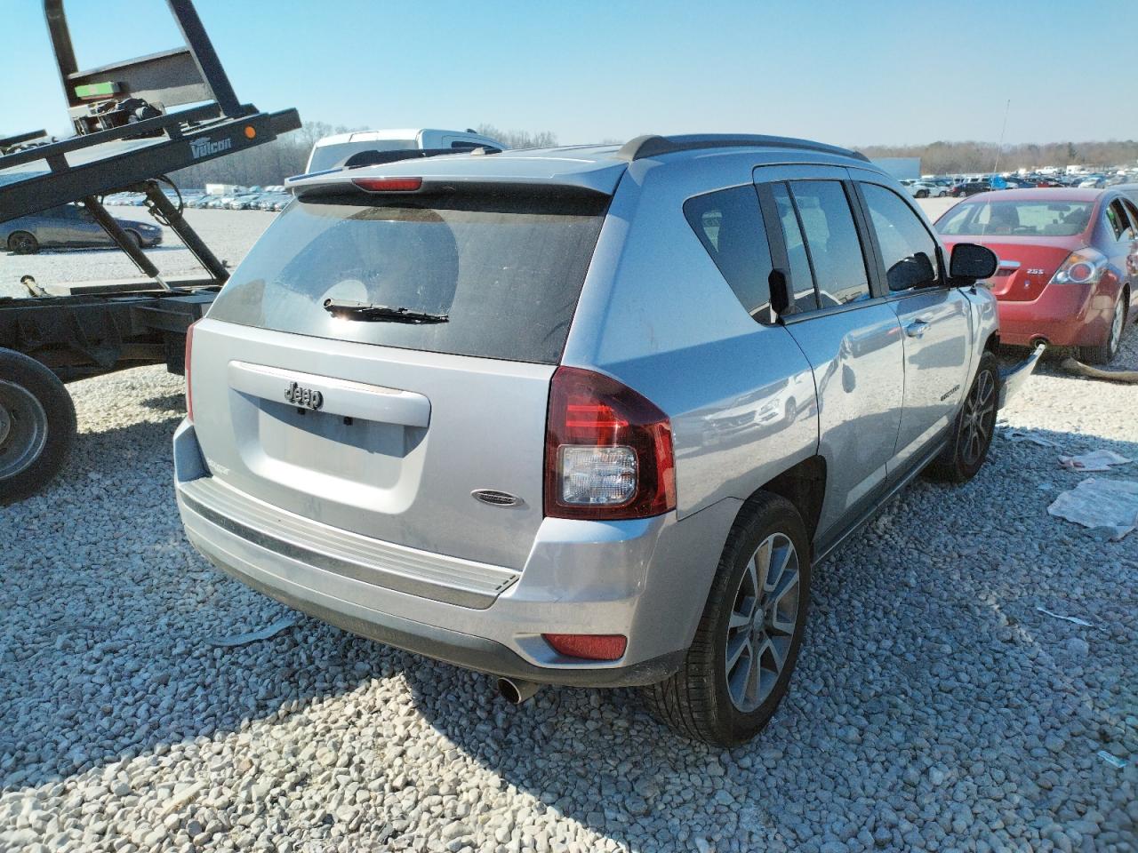 Foto 4 de la subasta – 2017 JEEP COMPASS SP con VIN 1C4NJCBA9HD173854