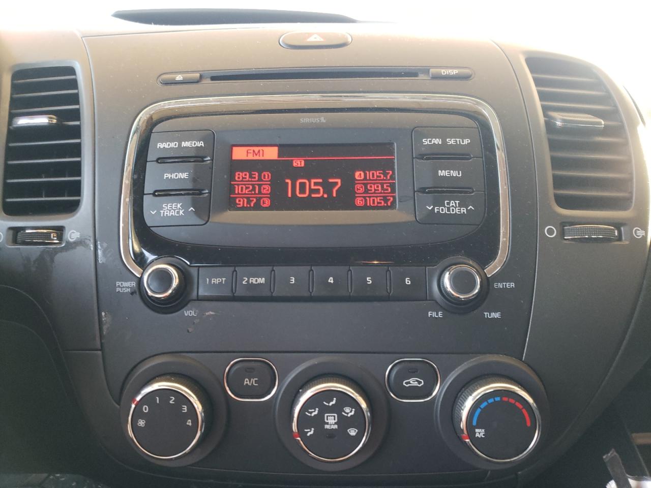 Photo 9 from auction – 2017 KIA FORTE LX with VIN 3KPFK4A70HE075789