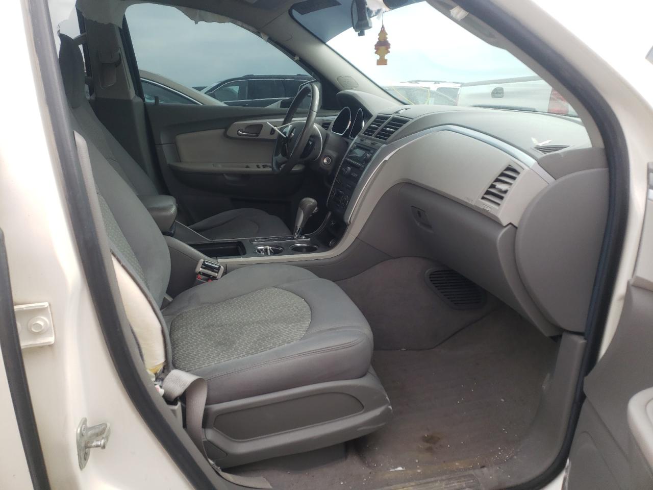 Photo 5 from auction – 2011 CHEVROLET TRAVERSE L with VIN 1GNKVGEDXBJ113697