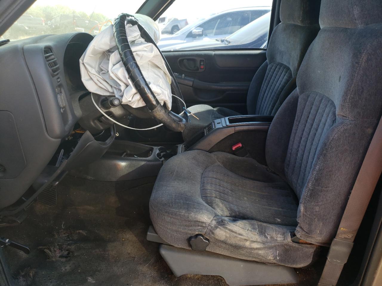 Photo 5 from auction – 1999 CHEVROLET BLAZER with VIN 1GNCS13W0X2151424