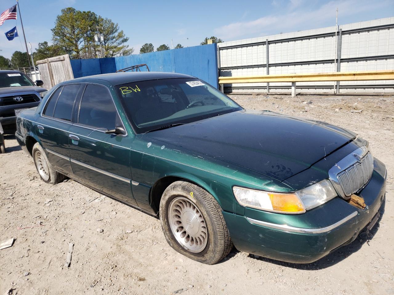 MERCURY GRAND MARQ 2000 with VIN 2MEFM75W2YX628738 - Photo from auction