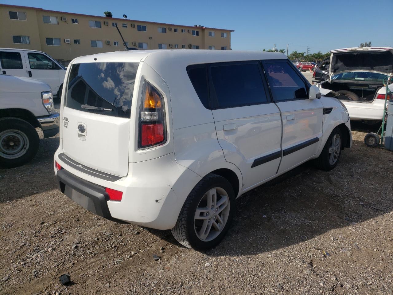 Photo 4 from auction – 2010 KIA SOUL + with VIN KNDJT2A21A7105002