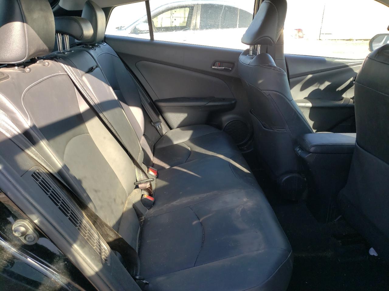 Photo 6 from auction – 2020 TOYOTA PRIUS PRIM with VIN JTDKARFP3L3124300