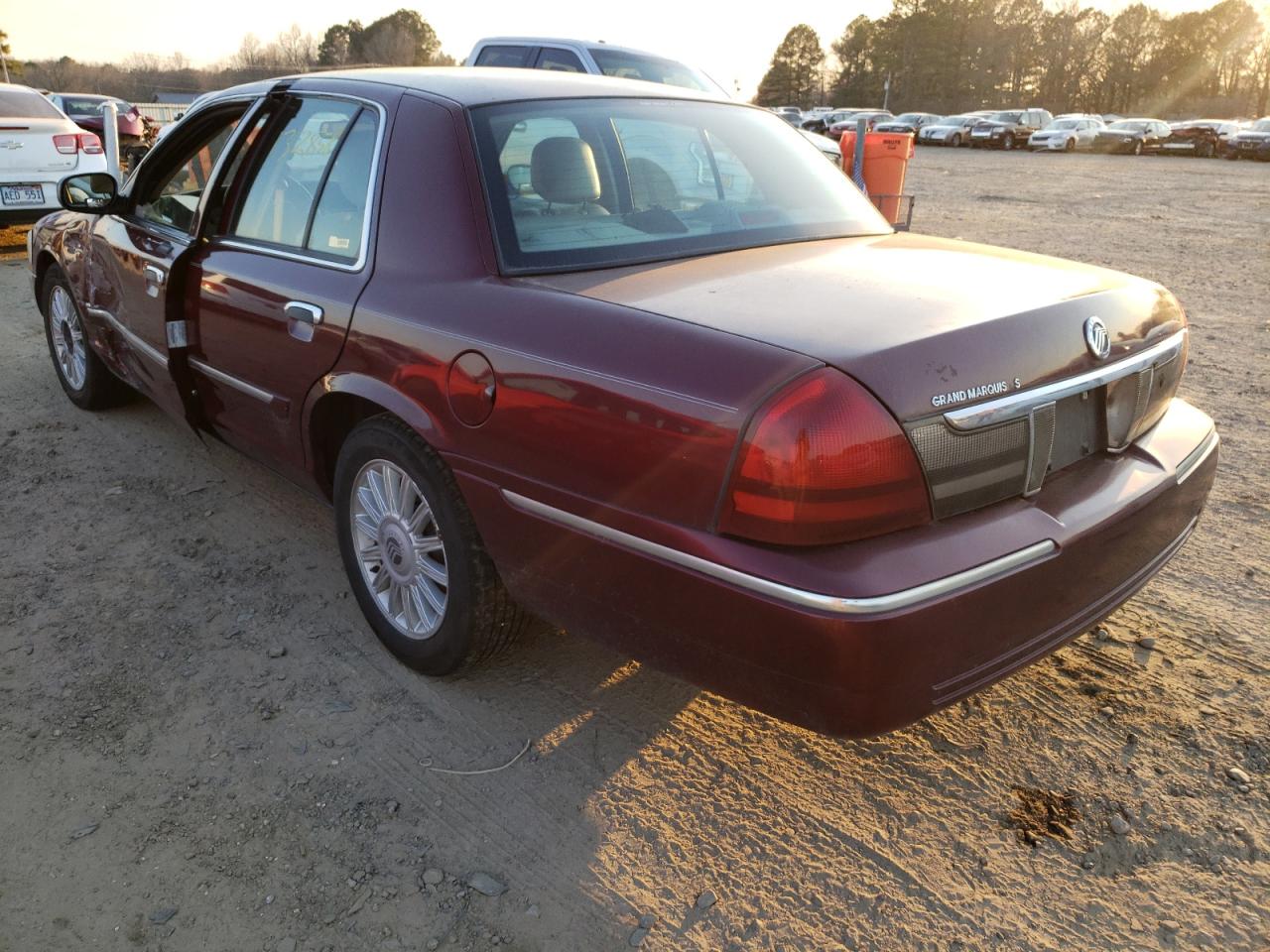 Photo 3 from auction – 2008 MERCURY GRAND MARQ with VIN 2MEFM75V48X638498