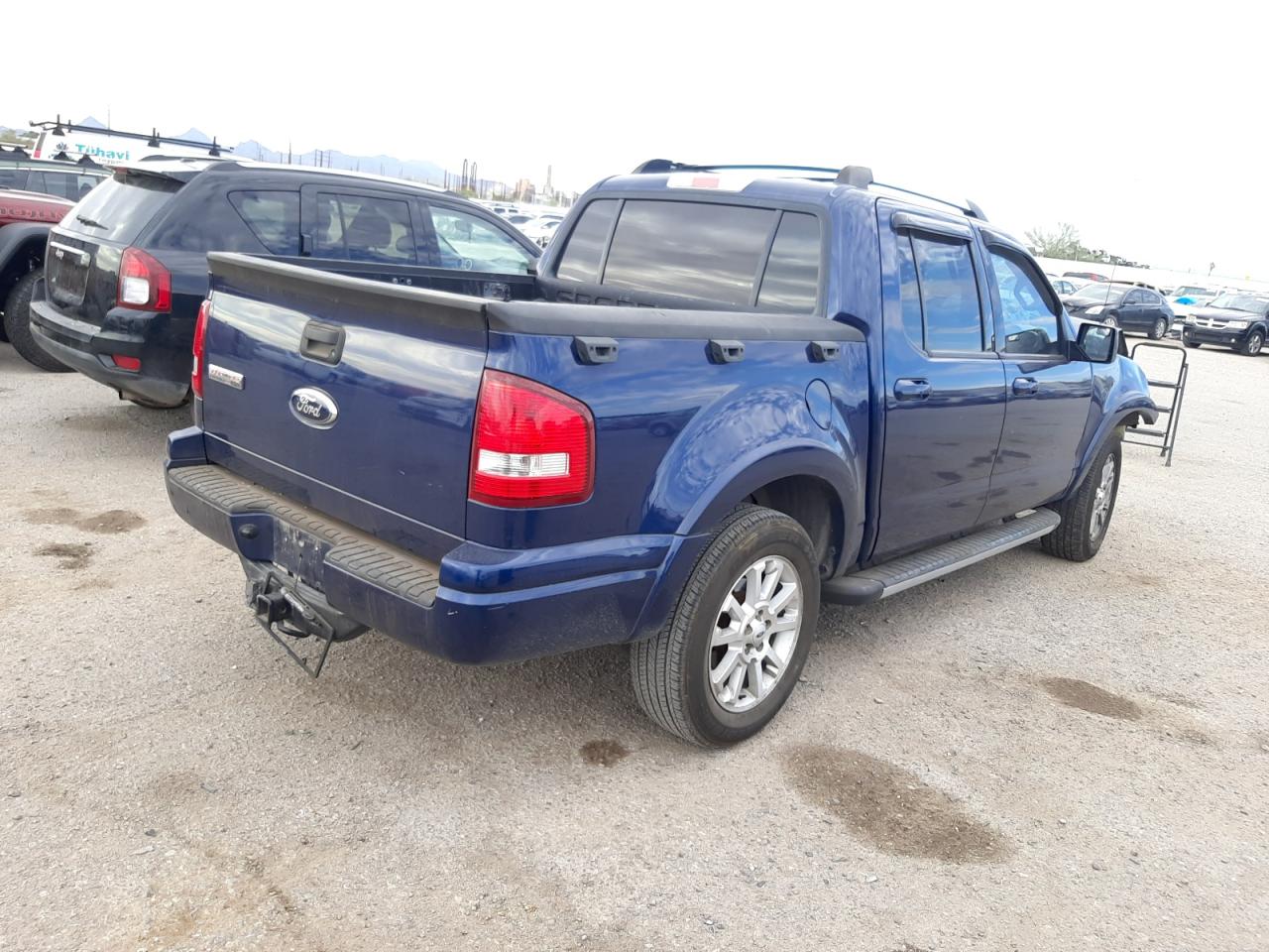 Photo 4 from auction – 2007 FORD EXPLORER S with VIN 1FMEU33K07UA66152