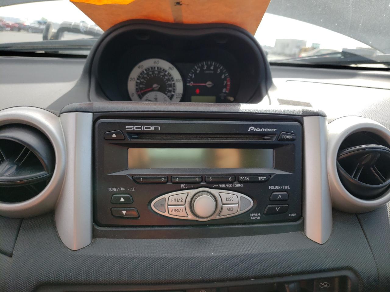 Photo 9 from auction – 2006 TOYOTA SCION XA with VIN JTKKT624X60145874