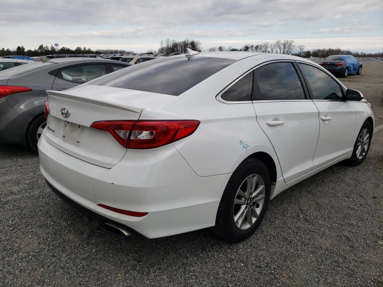 Photo 4 from auction – 2015 HYUNDAI SONATA SE with VIN 5NPE24AF5FH078750