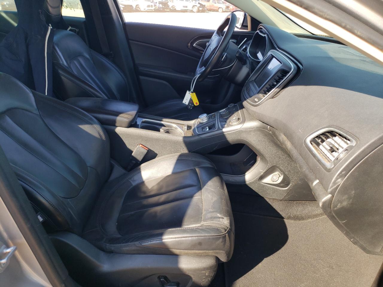 Photo 5 from auction – 2015 CHRYSLER 200 C with VIN 1C3CCCCG7FN700516