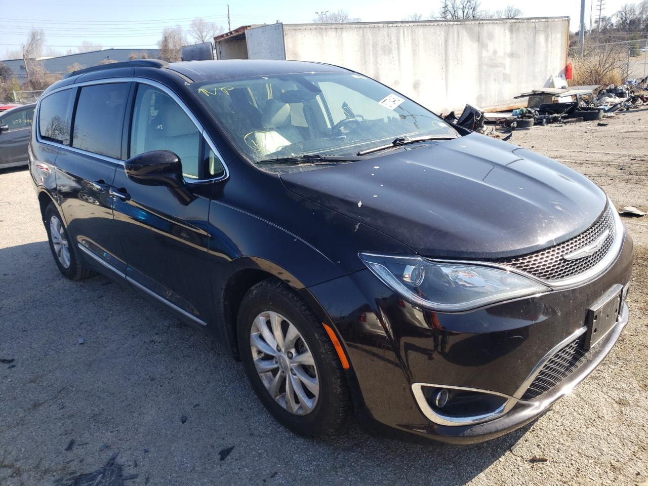 CHRYSLER PACIFICA T 2017 with VIN 2C4RC1BG7HR823637 - Photo from auction