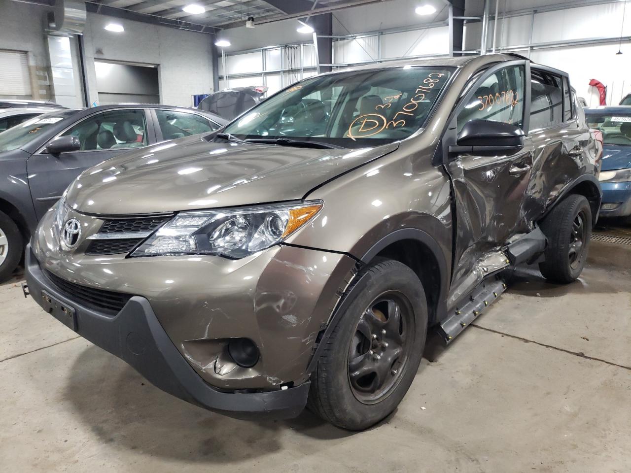 Photo 2 from auction – 2013 TOYOTA RAV4 LE with VIN 2T3BFREV6DW070006