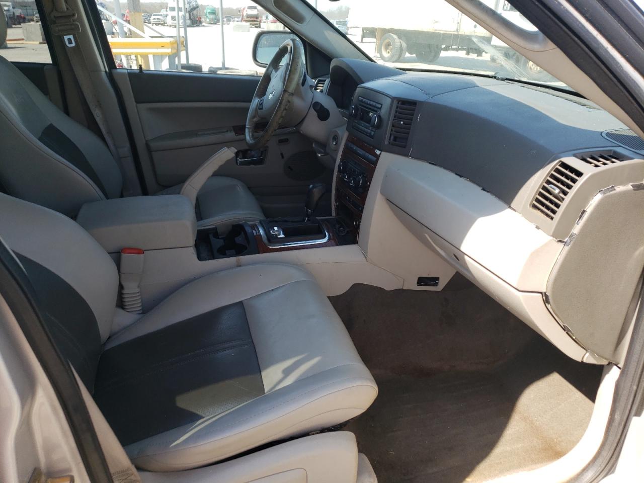 Photo 5 from auction – 2005 JEEP GRAND CHER with VIN 1J4HR58245C671604