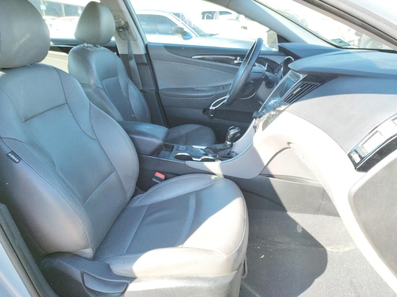 Photo 5 from auction – 2011 HYUNDAI SONATA SE with VIN 5NPEC4AC0BH238367