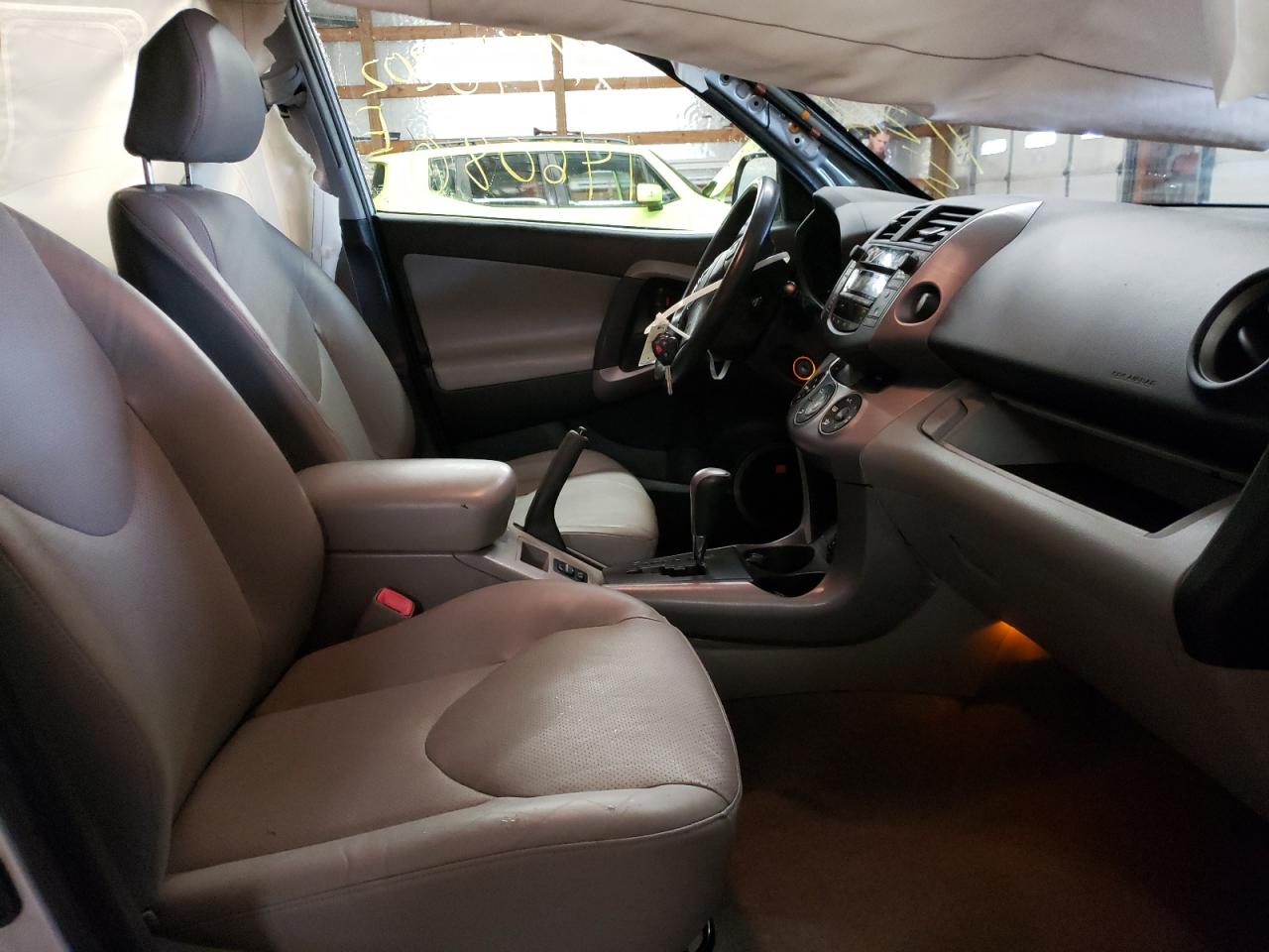 Photo 5 from auction – 2007 TOYOTA RAV4 LIMIT with VIN JTMBD31V675112159