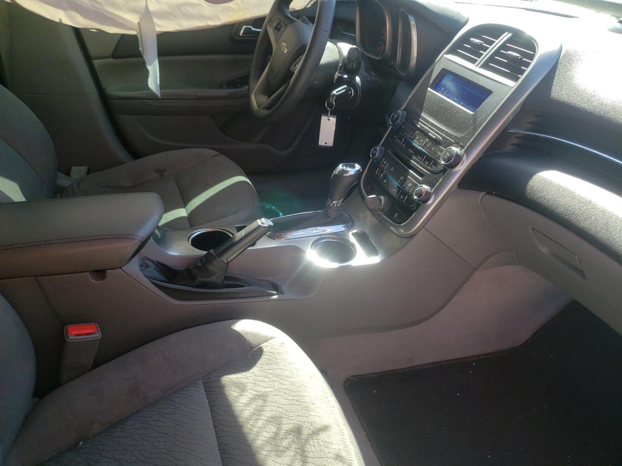 Photo 5 from auction – 2015 CHEVROLET MALIBU with VIN 1G11B5SL2FF352241