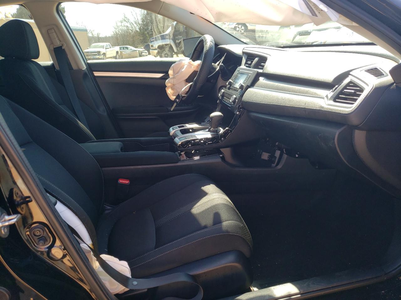 Photo 5 from auction – 2019 HONDA CIVIC LX with VIN 19XFC2F68KE034951