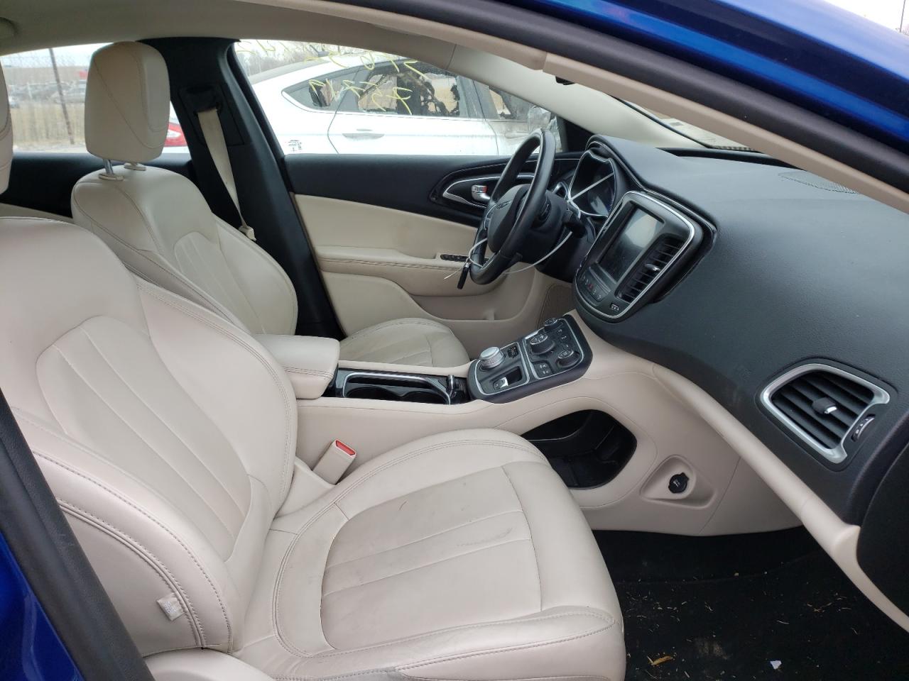 Photo 5 from auction – 2015 CHRYSLER 200 C with VIN 1C3CCCCB3FN757719