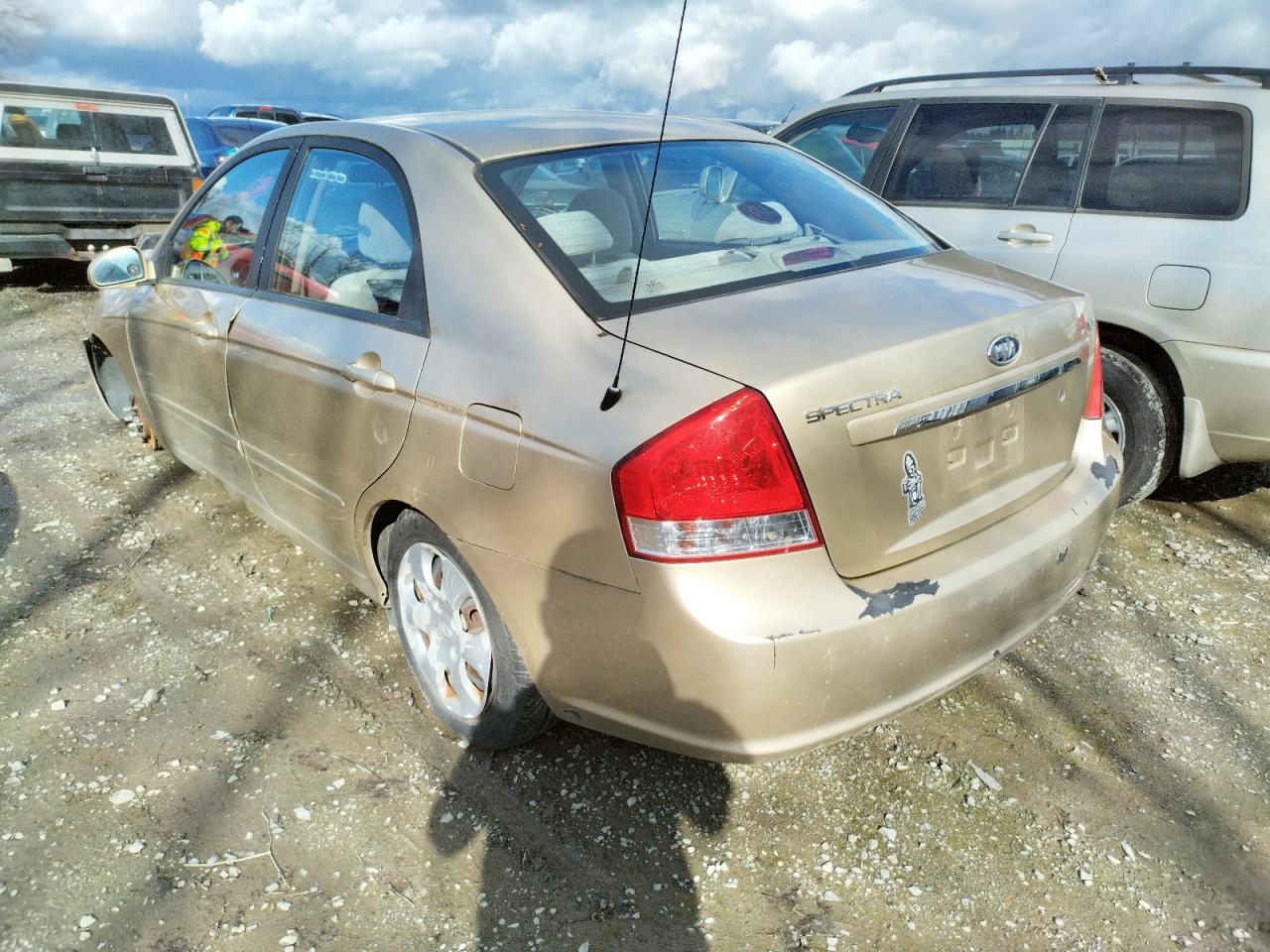 Photo 3 from auction – 2009 KIA SPECTRA EX with VIN KNAFE221495666692