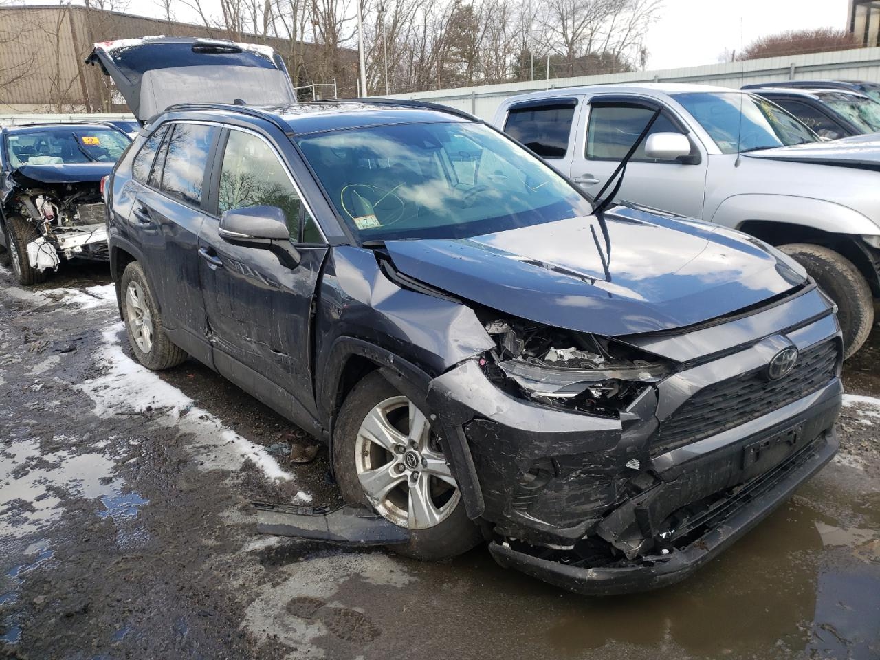 TOYOTA RAV4 XLE 2019 with VIN JTMP1RFV1KD015797 - Photo from auction