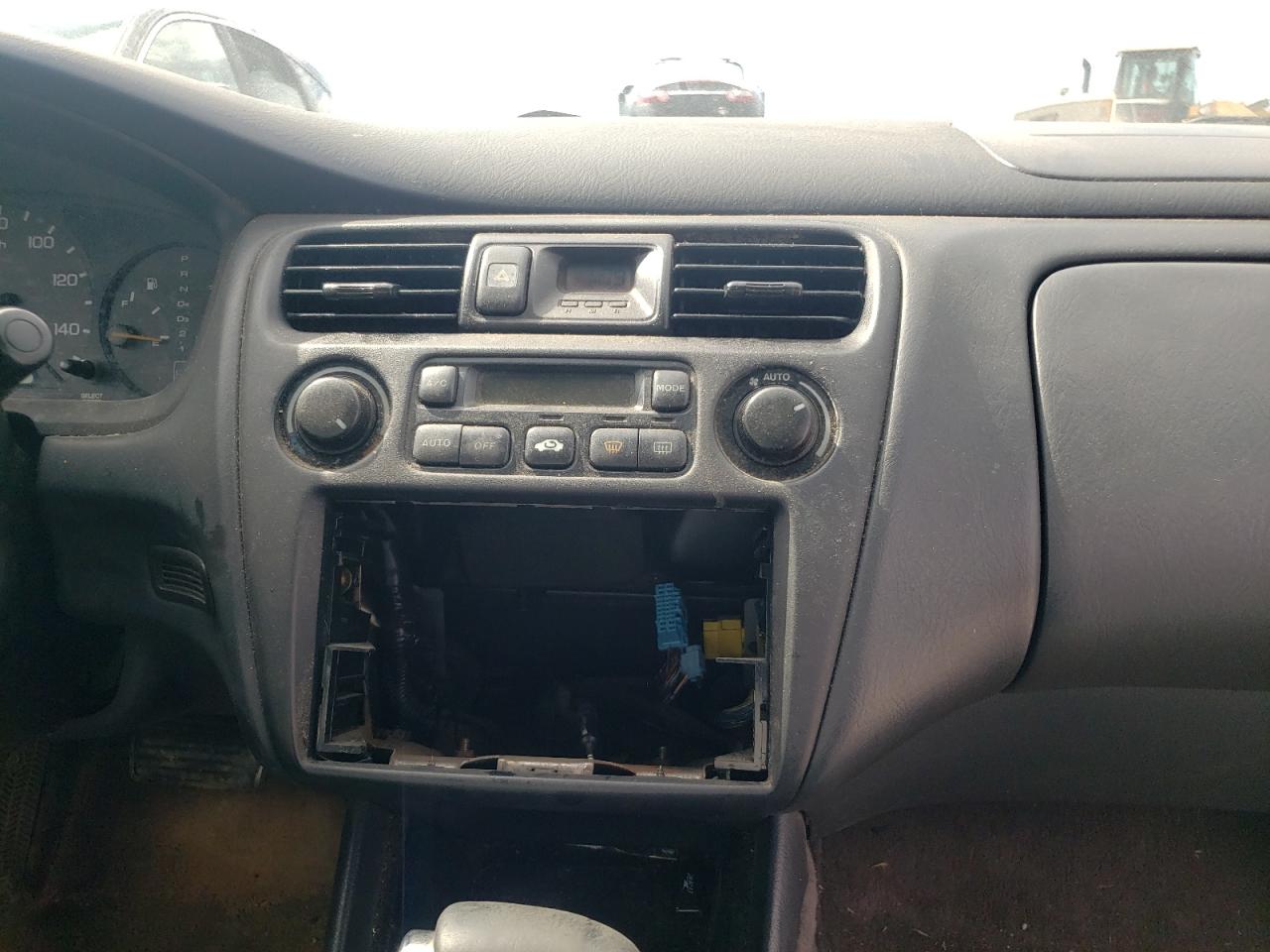 Photo 9 from auction – 2000 HONDA ACCORD EX with VIN 1HGCG2256YA004882
