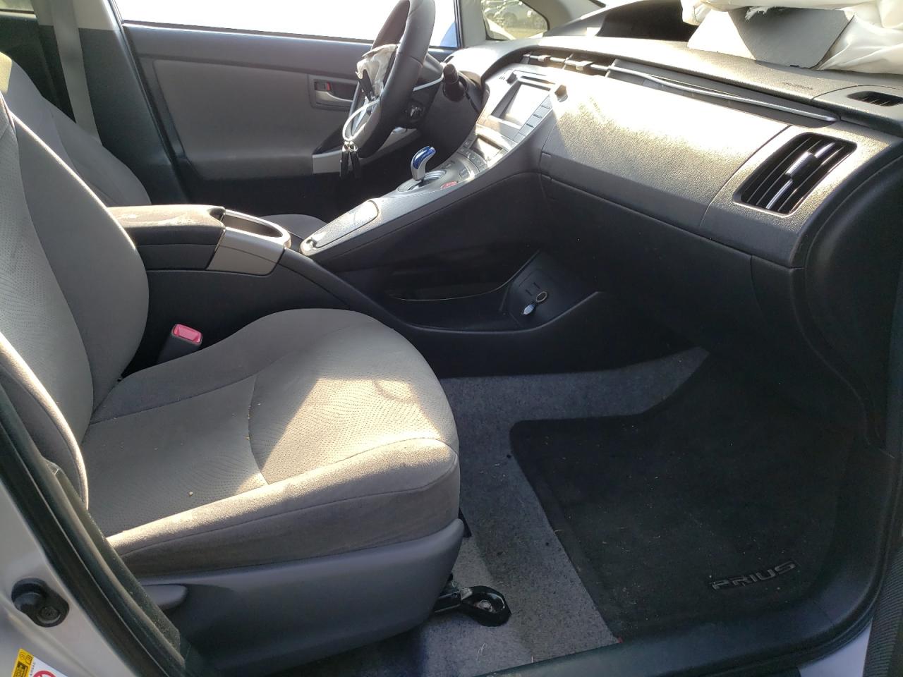 Photo 5 from auction – 2013 TOYOTA PRIUS with VIN JTDKN3DUXD5567575
