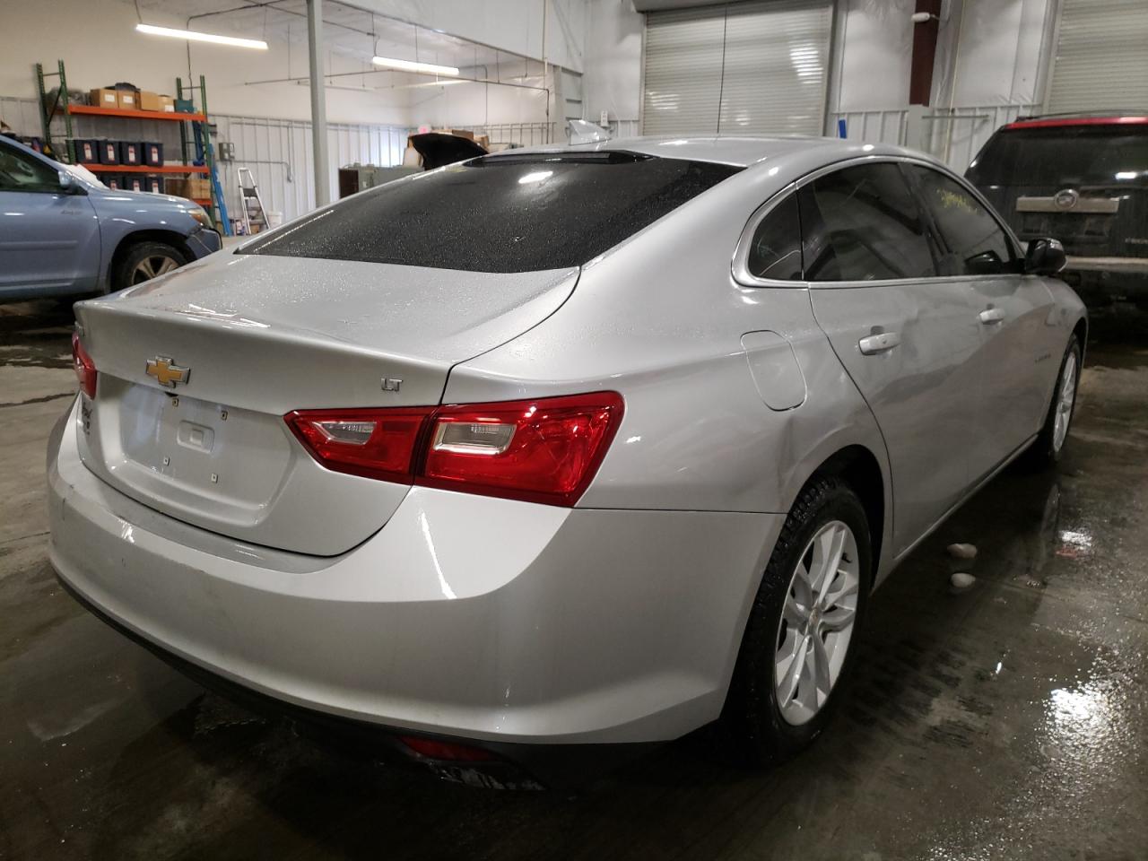 Photo 4 from auction – 2018 CHEVROLET MALIBU LT with VIN 1G1ZD5ST3JF232387