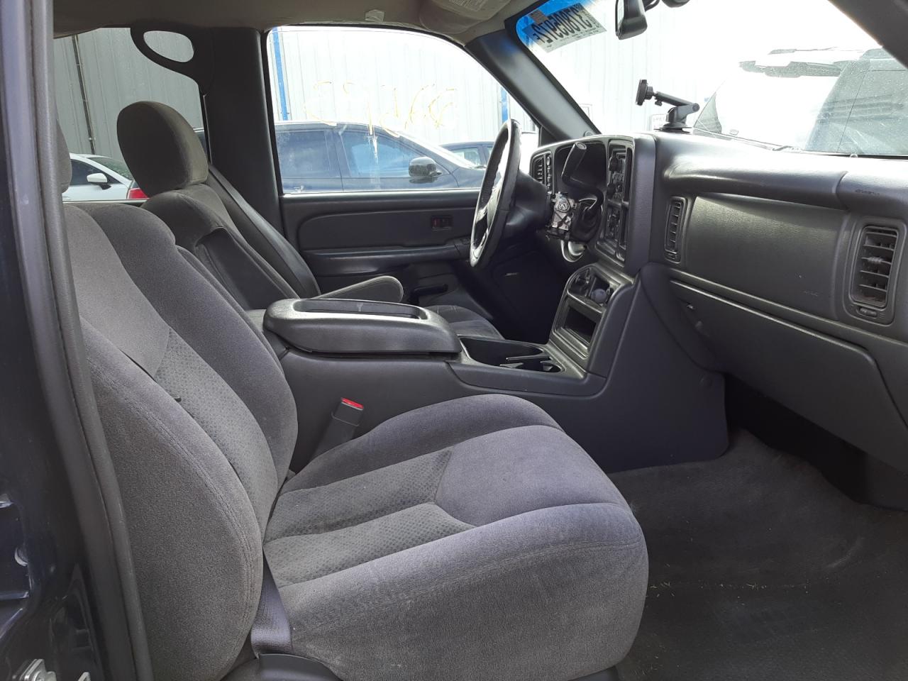 Photo 5 from auction – 2005 CHEVROLET SILVERADO with VIN 1GCGK13U35F820493