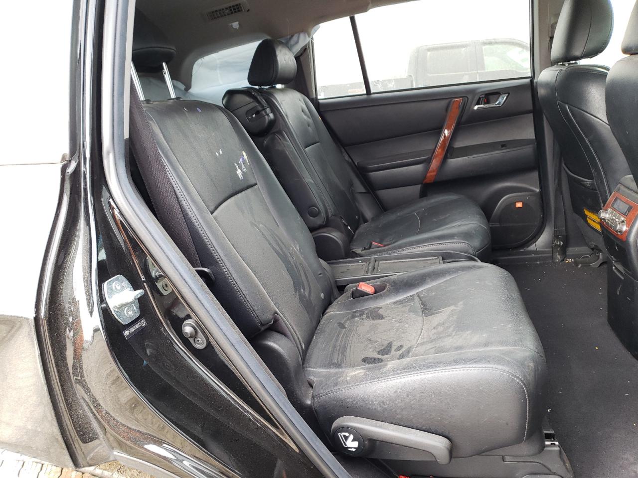 Photo 6 from auction – 2013 TOYOTA HIGHLANDER with VIN 5TDDK3EH8DS251752