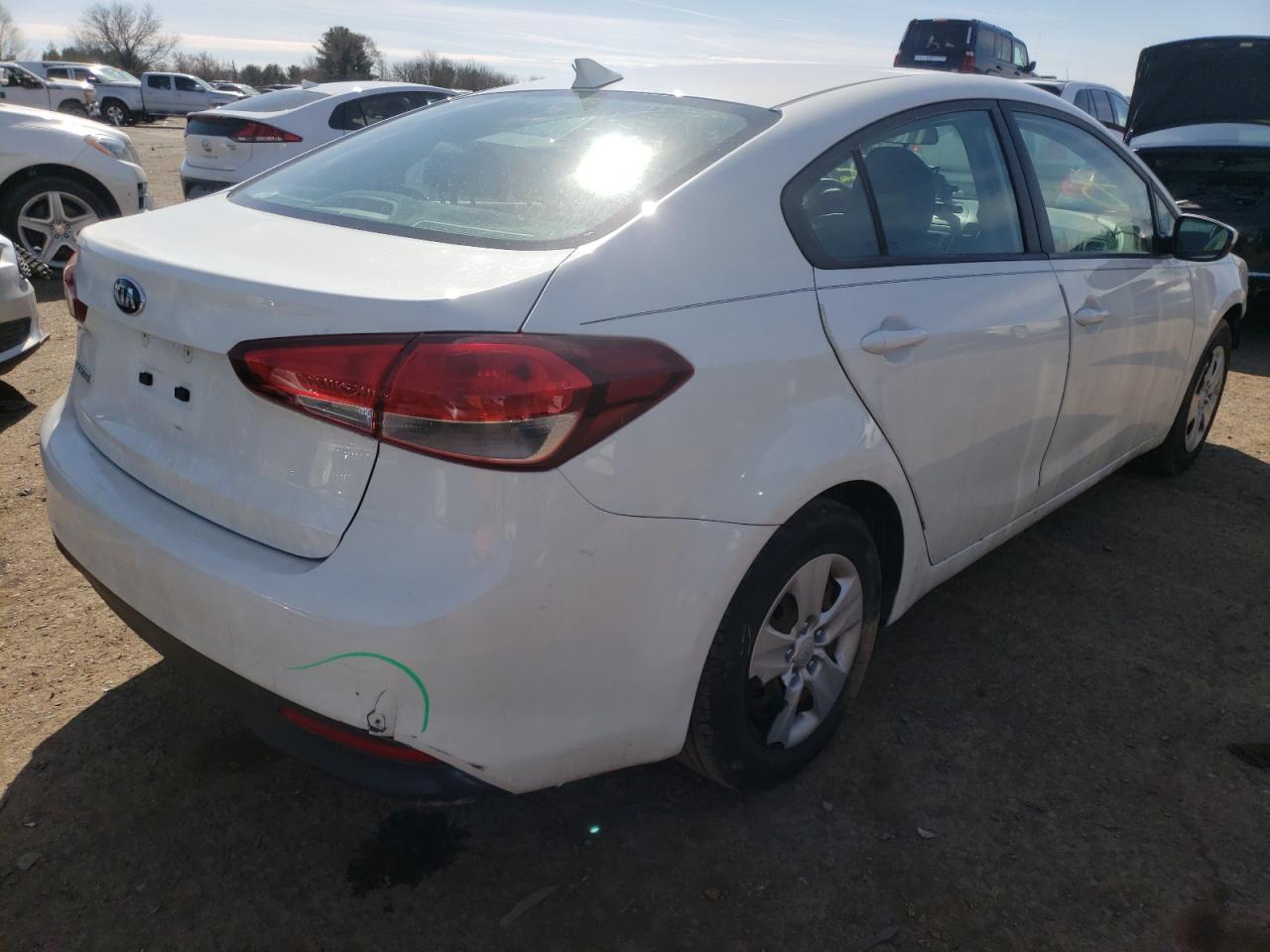 Photo 4 from auction – 2017 KIA FORTE LX with VIN 3KPFK4A71HE104586