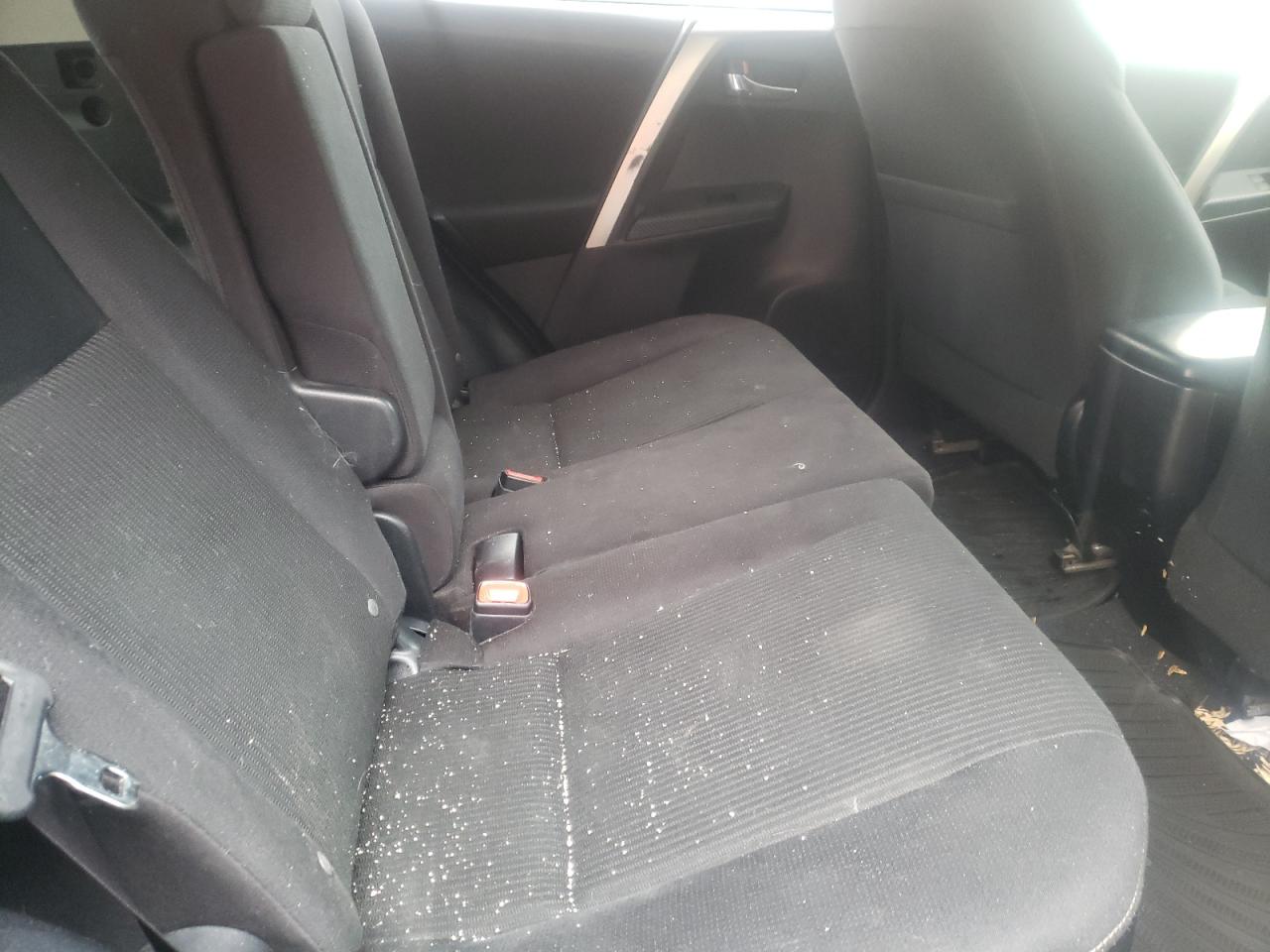 Photo 6 from auction – 2015 TOYOTA RAV4 XLE with VIN JTMRFREV3FD146229