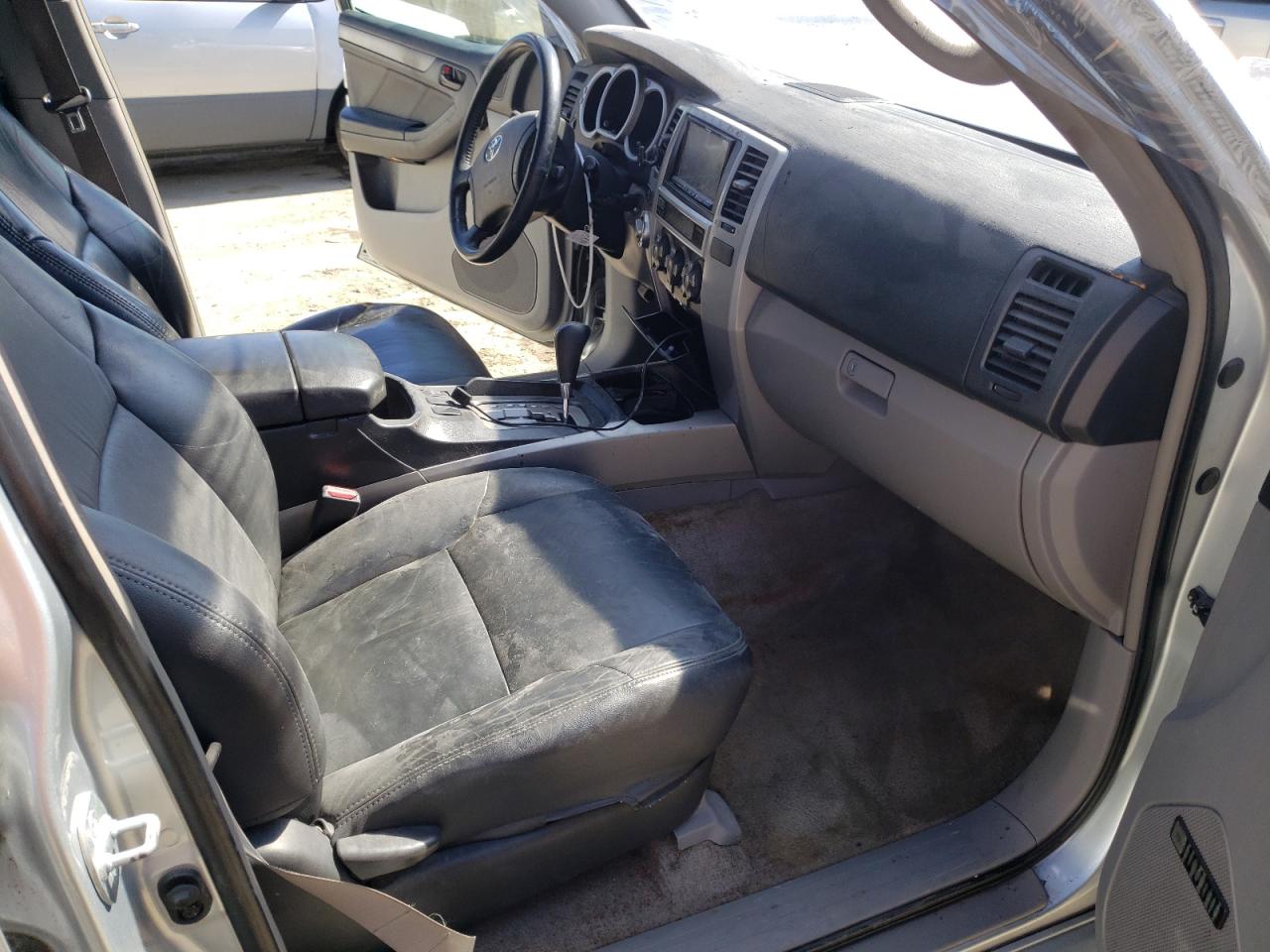 Photo 5 from auction – 2004 TOYOTA 4RUNNER SR with VIN JTEBU14R140024451