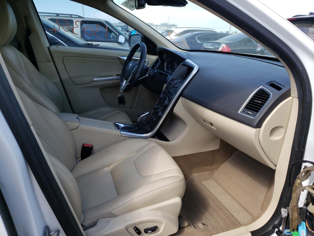 Photo 5 from auction – 2015 VOLVO XC60 T5 PR with VIN YV440MDC8F2616715