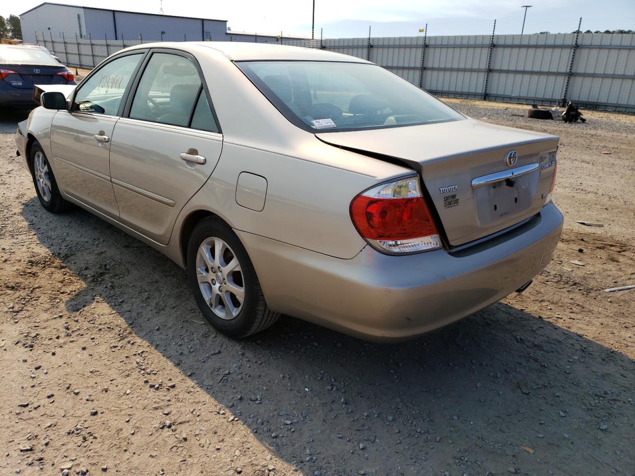 Photo 3 from auction – 2005 TOYOTA CAMRY LE with VIN 4T1BF30K85U085336