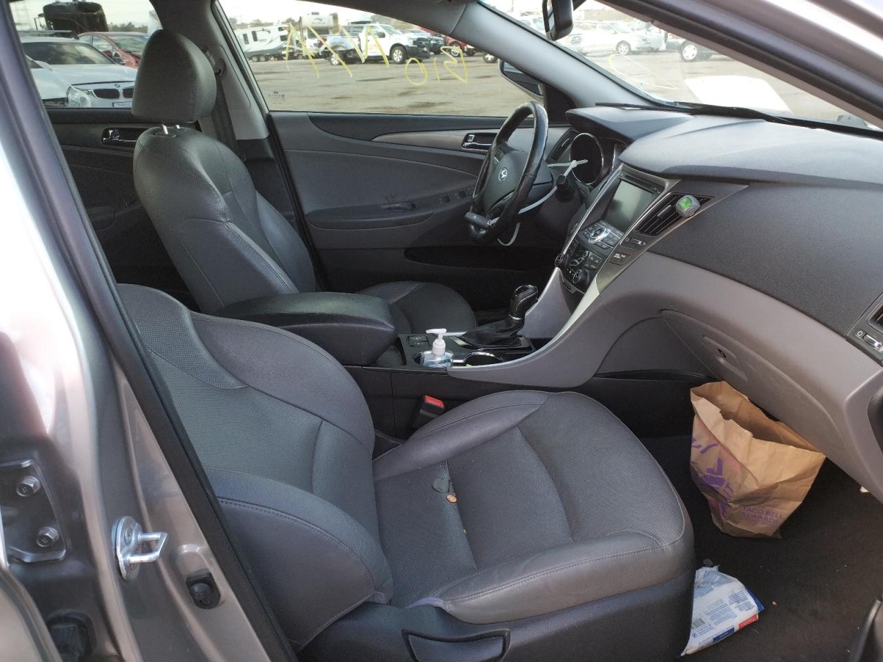 Photo 5 from auction – 2013 HYUNDAI SONATA HYB with VIN KMHEC4A40DA079123