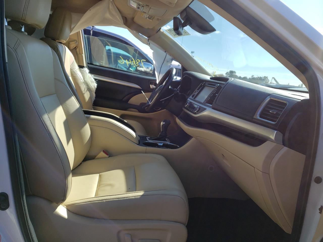 Photo 5 from auction – 2018 TOYOTA HIGHLANDER with VIN 5TDJZRFH2JS876076
