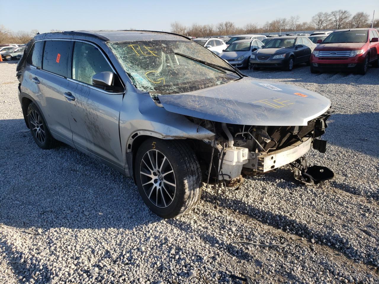TOYOTA HIGHLANDER 2018 with VIN 5TDJZRFH0JS800047 - Photo from auction