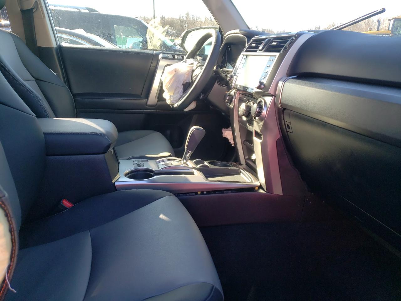 Photo 5 from auction – 2021 TOYOTA 4RUNNER SR with VIN JTEFU5JRXM5250164
