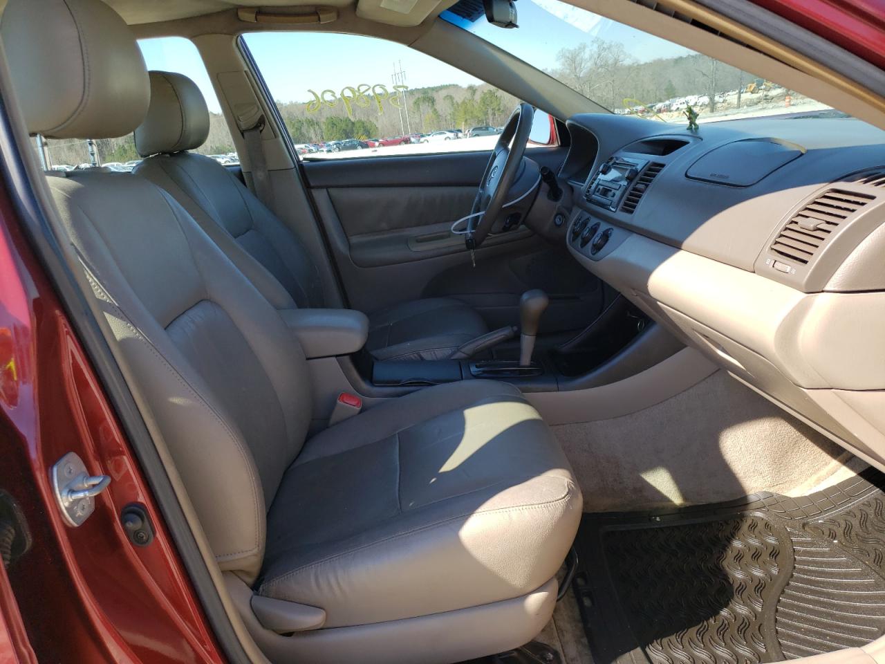 Photo 5 from auction – 2004 TOYOTA CAMRY LE with VIN 4T1BE32K74U272856