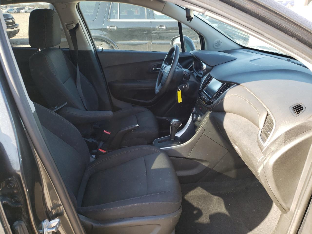 Photo 5 from auction – 2017 CHEVROLET TRAX 1LT with VIN 3GNCJLSB0HL222182