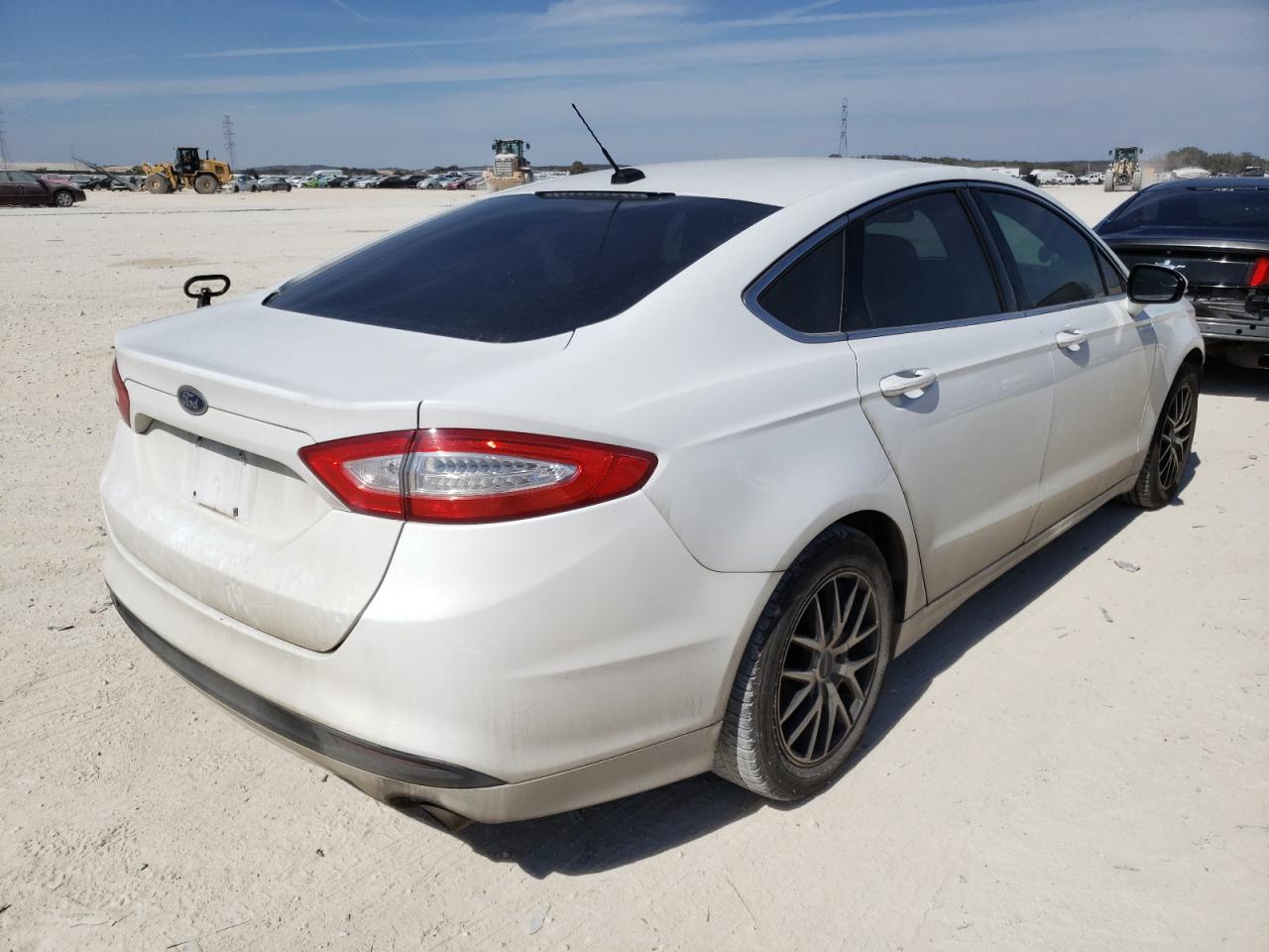 Photo 4 from auction – 2013 FORD FUSION SE with VIN 3FA6P0HR7DR228579