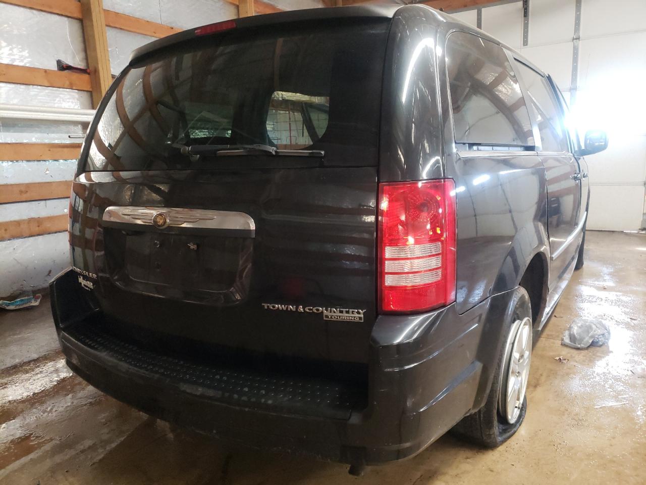 Photo 4 from auction – 2010 CHRYSLER TOWN & COU with VIN 2A4RR5D13AR337907