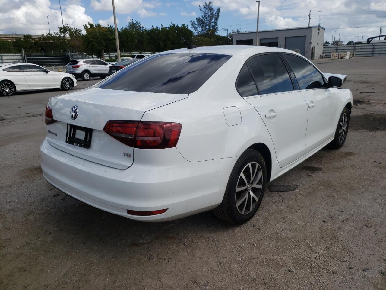 Photo 4 from auction – 2018 VOLKSWAGEN JETTA SE with VIN 3VWDB7AJ6JM210965