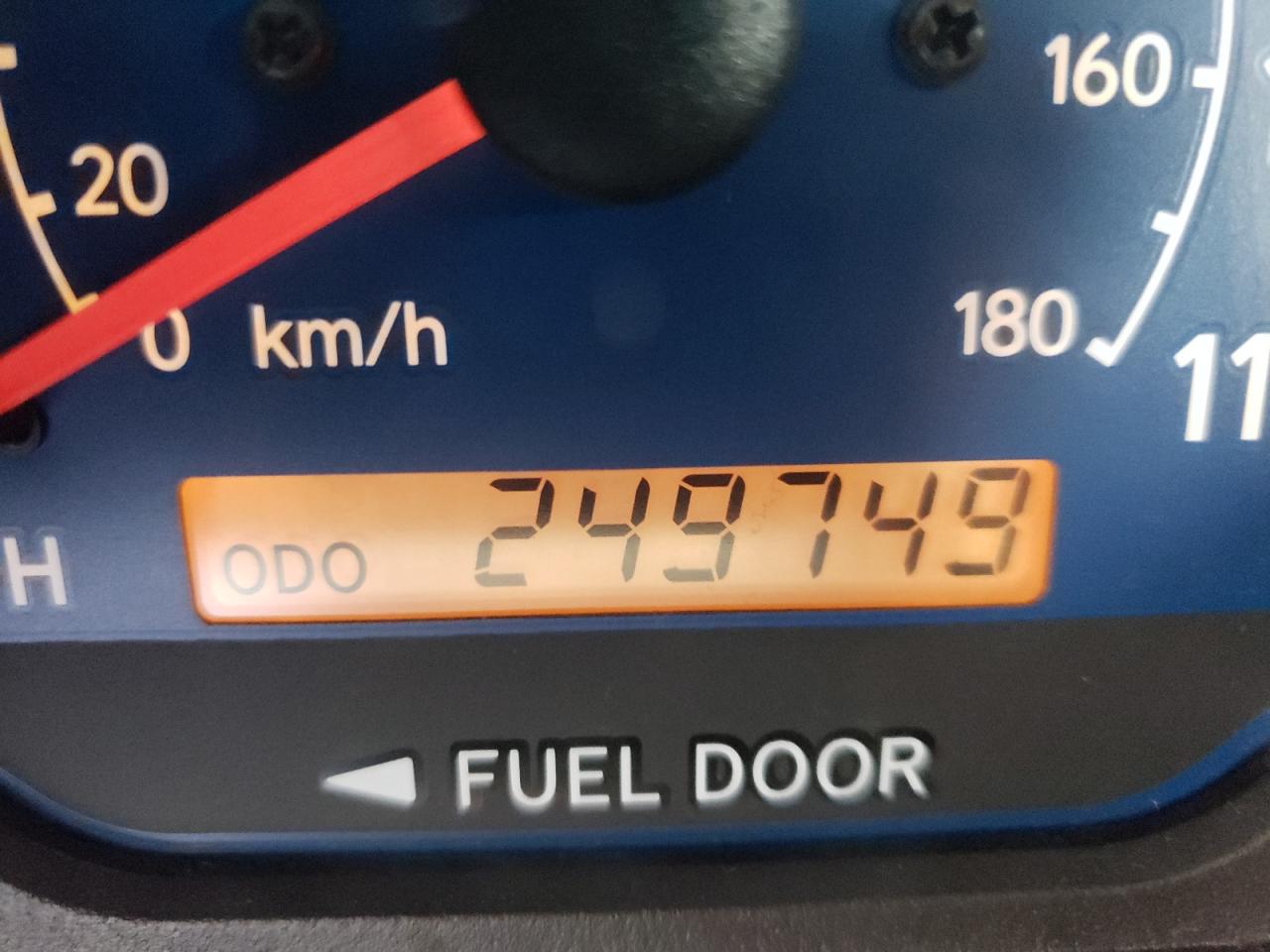 Photo 8 from auction – 2001 TOYOTA SIENNA LE with VIN 4T3ZF13C51U356992