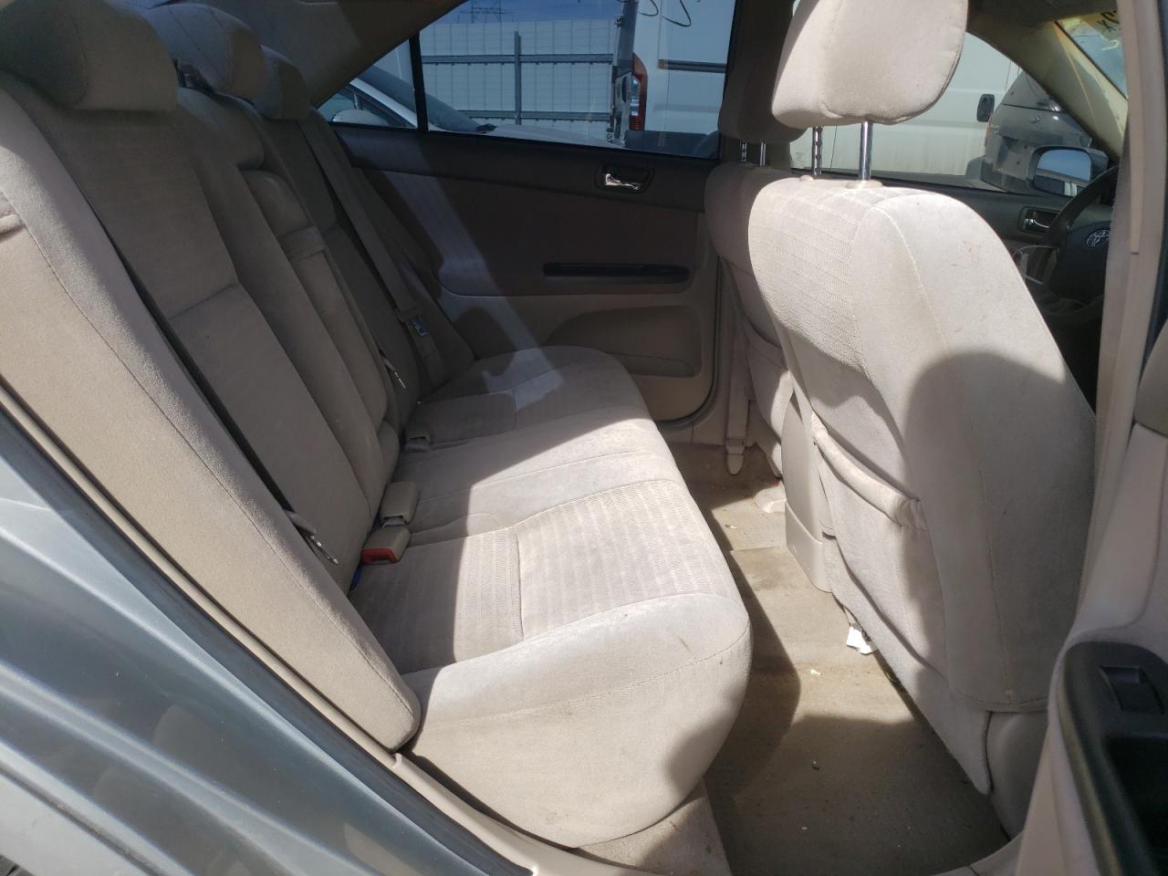 Photo 6 from auction – 2005 TOYOTA CAMRY LE with VIN 4T1BE32K95U981015