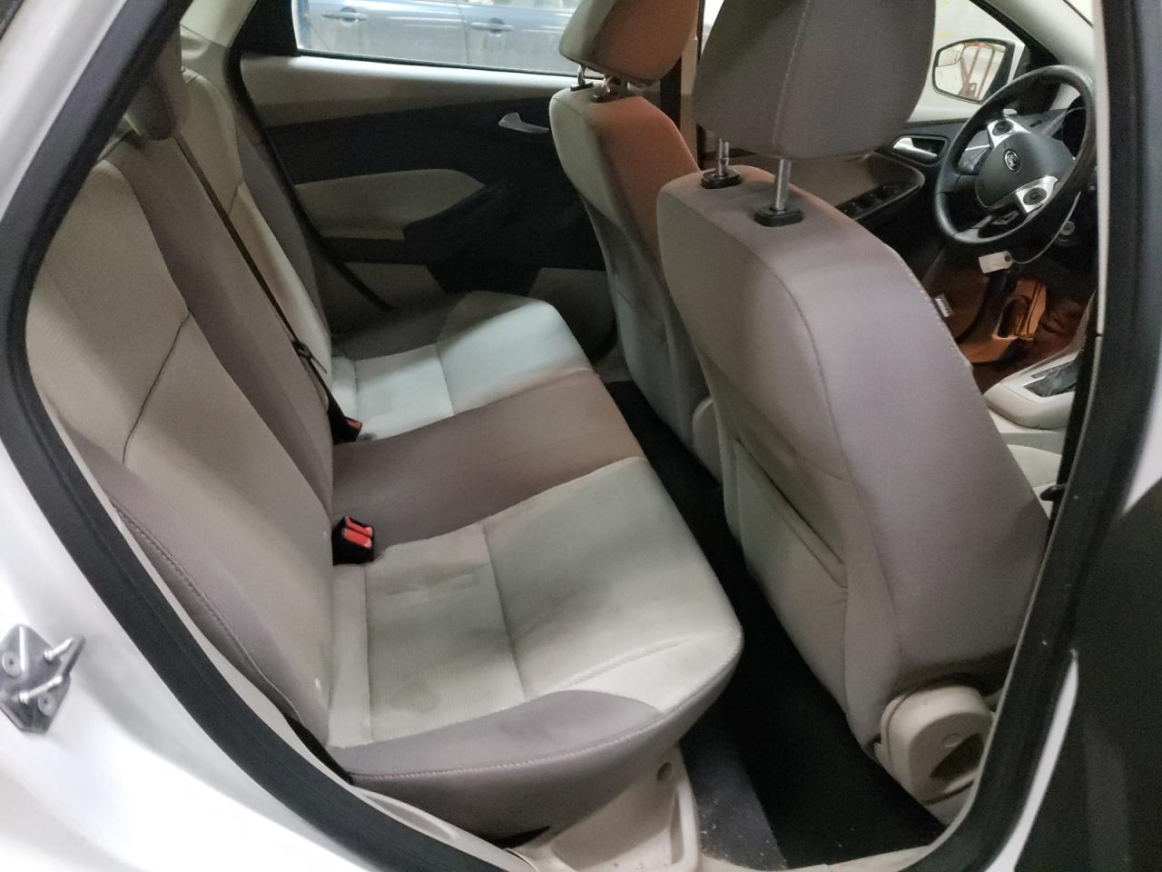 Foto 6 de la subasta – 2013 FORD FOCUS SE con VIN 1FADP3F27DL122789