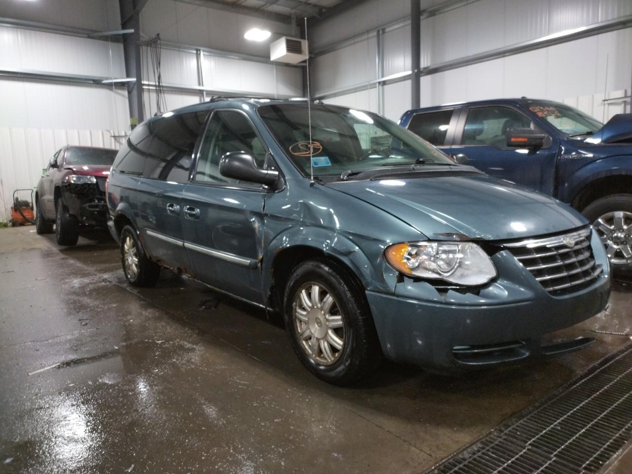 CHRYSLER TOWN & COU 2006 with VIN 2A4GP54L06R846066 - Photo from auction